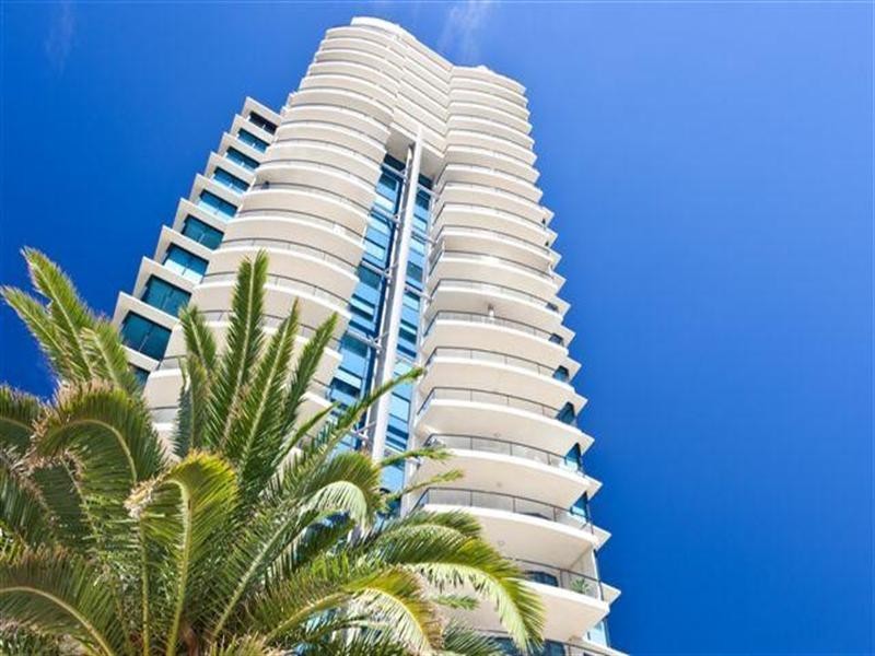 11 Peak Avenue, Main Beach QLD 4217