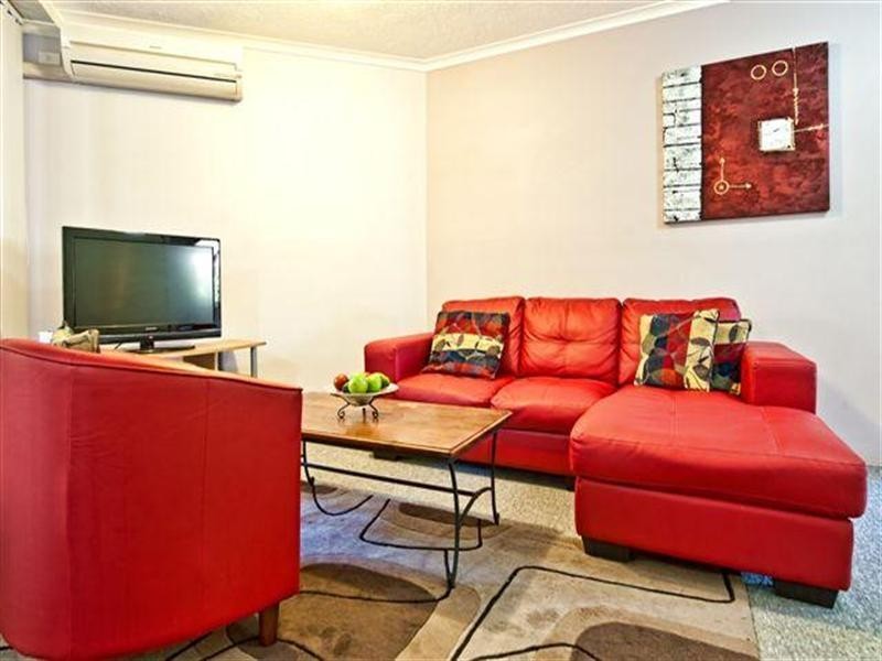 38 Enderley Avenue, Surfers Paradise QLD 4217