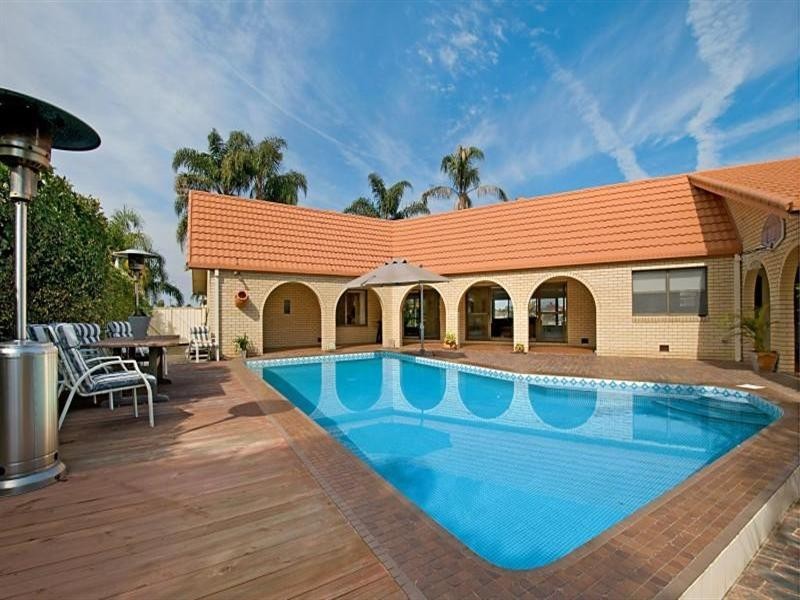 347 Monaco Street, Broadbeach Waters QLD 4218