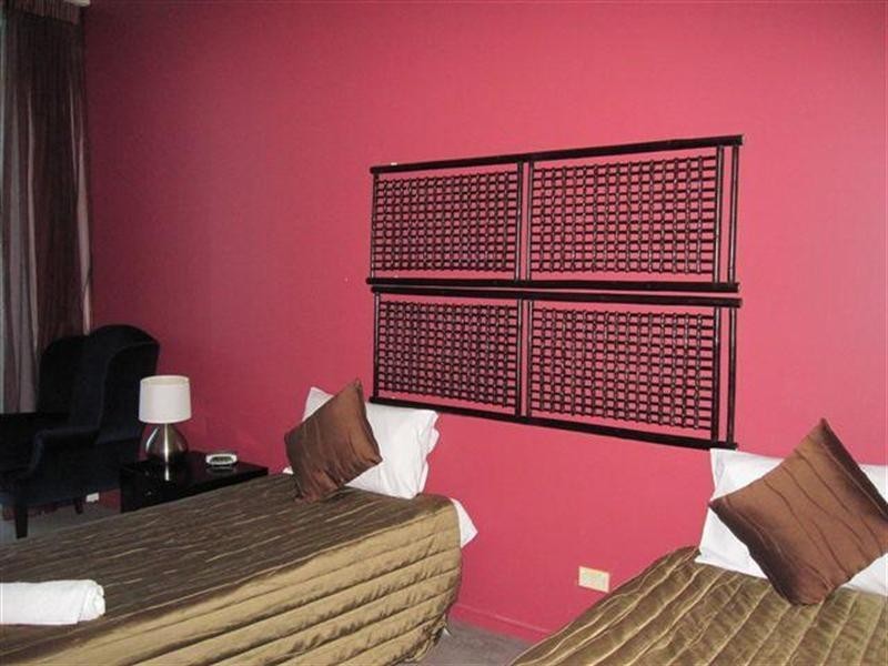 23 Ferny Avenue, Surfers Paradise QLD 4217