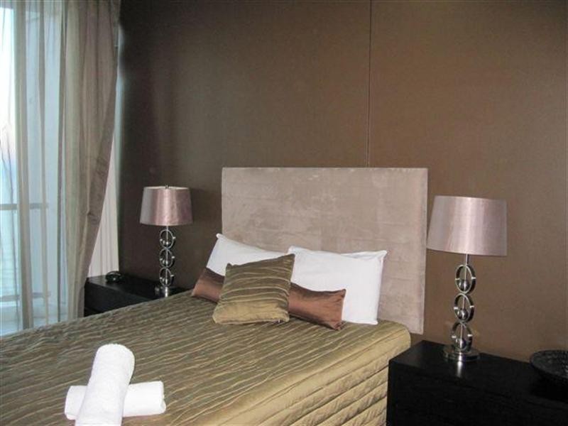 23 Ferny Avenue, Surfers Paradise QLD 4217