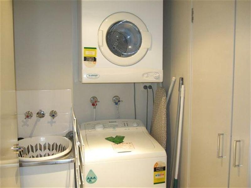 23 Ferny Avenue, Surfers Paradise QLD 4217