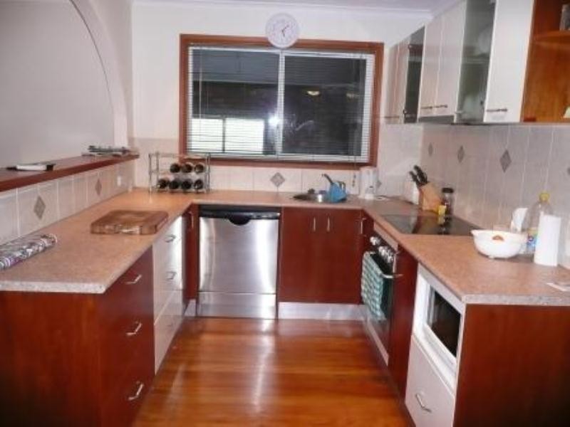 28 Ridgeway Avenue, Southport QLD 4215