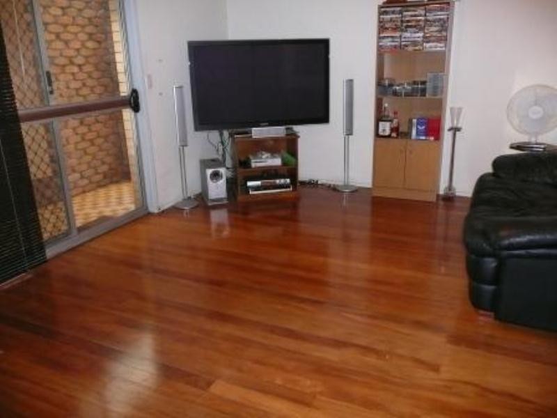 28 Ridgeway Avenue, Southport QLD 4215