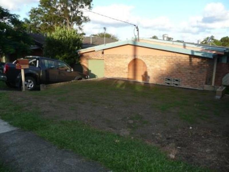 28 Ridgeway Avenue, Southport QLD 4215