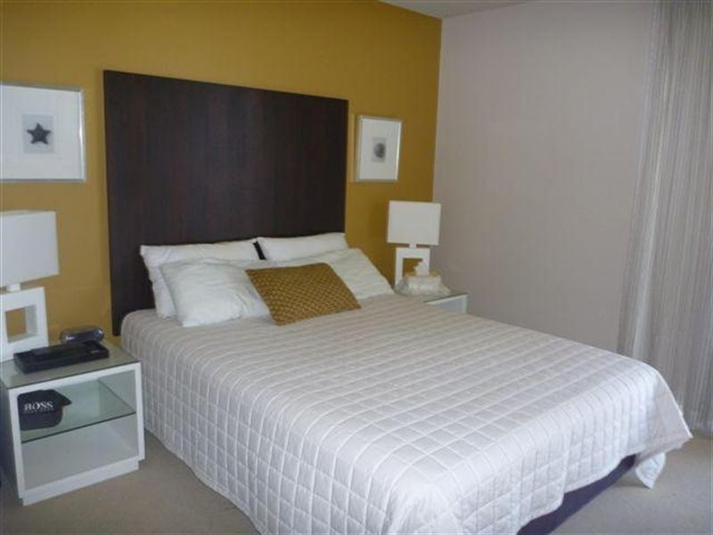 23 Ferny Avenue, Surfers Paradise QLD 4217