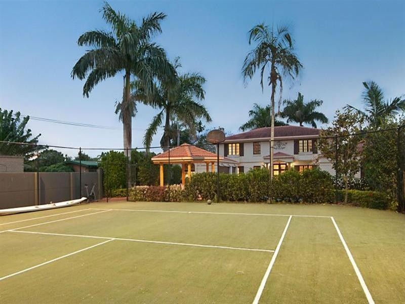 211-213 Monaco Street, Broadbeach Waters QLD 4218