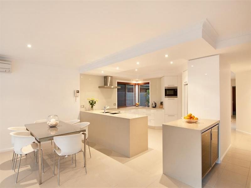 211-213 Monaco Street, Broadbeach Waters QLD 4218