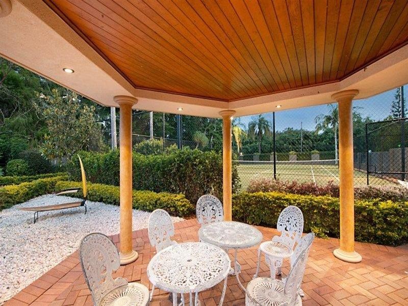 211-213 Monaco Street, Broadbeach Waters QLD 4218