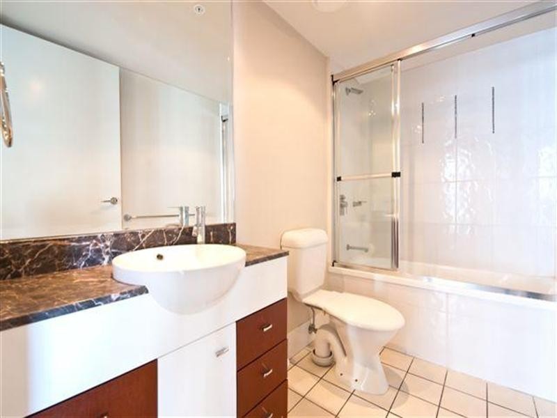 23 Ferny Avenue, Surfers Paradise QLD 4217