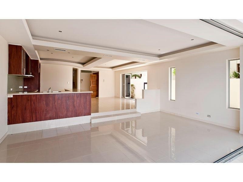 8A Sunset Boulevard, Surfers Paradise QLD 4217