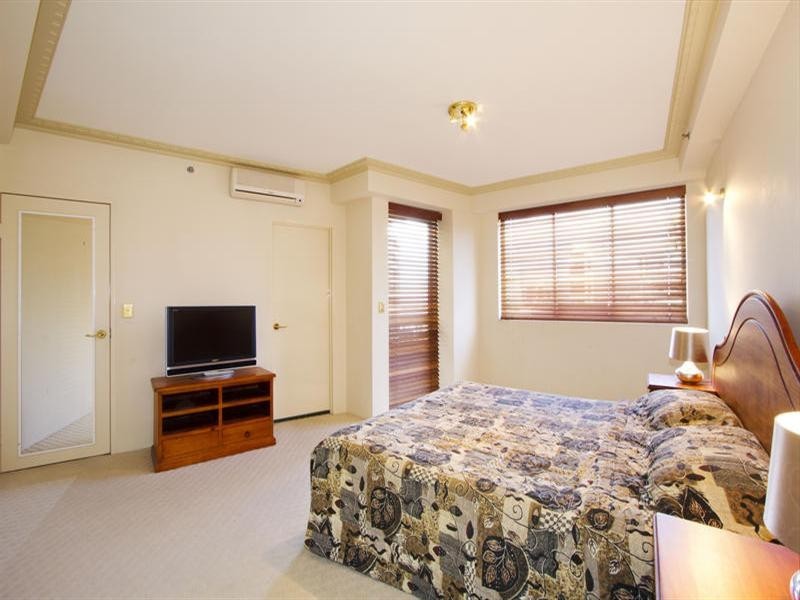 68 29 Woodroffe Avenue, Main Beach QLD 4217