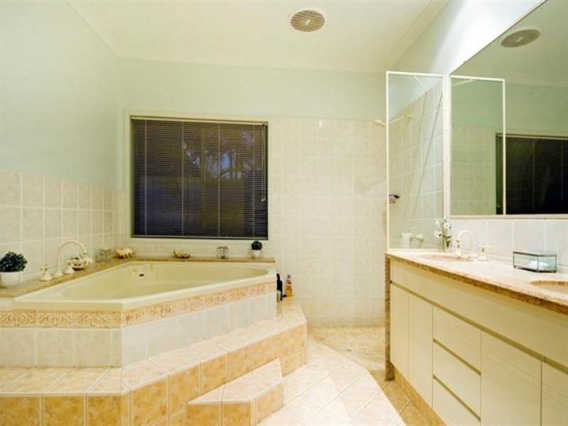 Hope Island QLD 4212