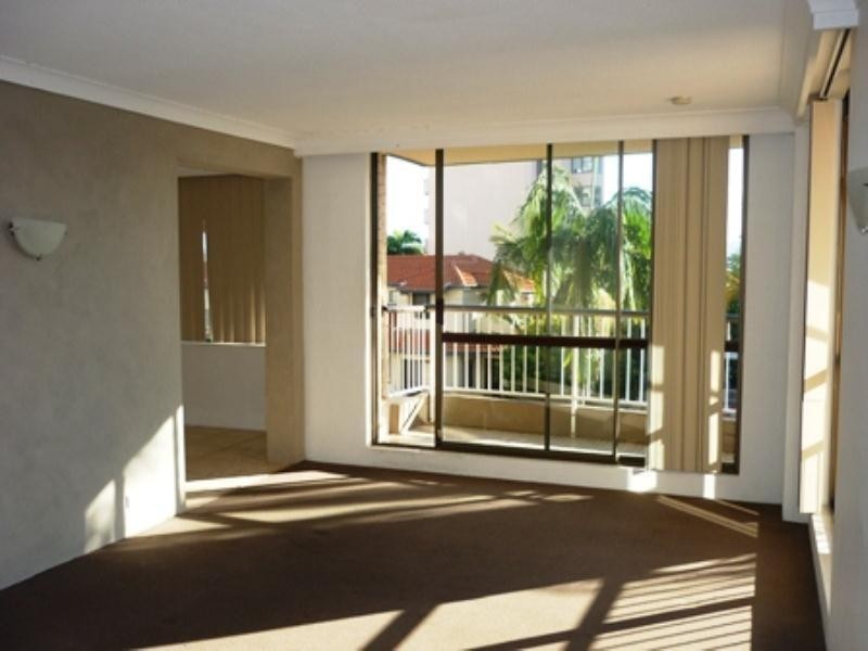 201-3 Oak Avenue, Surfers Paradise QLD 4217