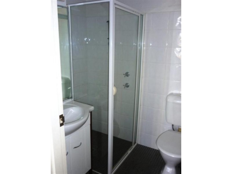 201-3 Oak Avenue, Surfers Paradise QLD 4217