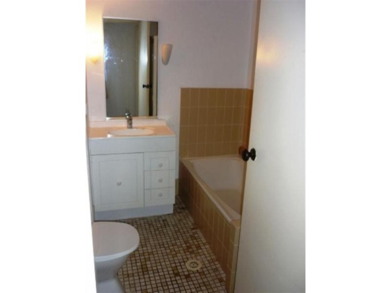 201-3 Oak Avenue, Surfers Paradise QLD 4217