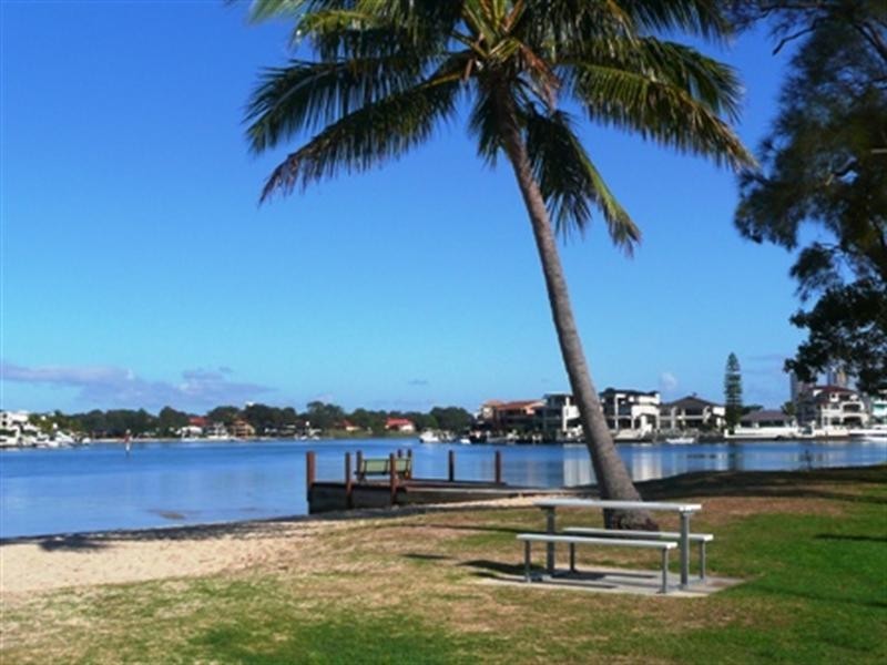 201-3 Oak Avenue, Surfers Paradise QLD 4217