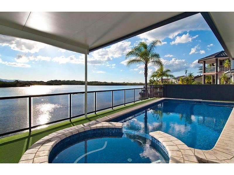 44 Tradewinds Avenue, Paradise Point QLD 4216