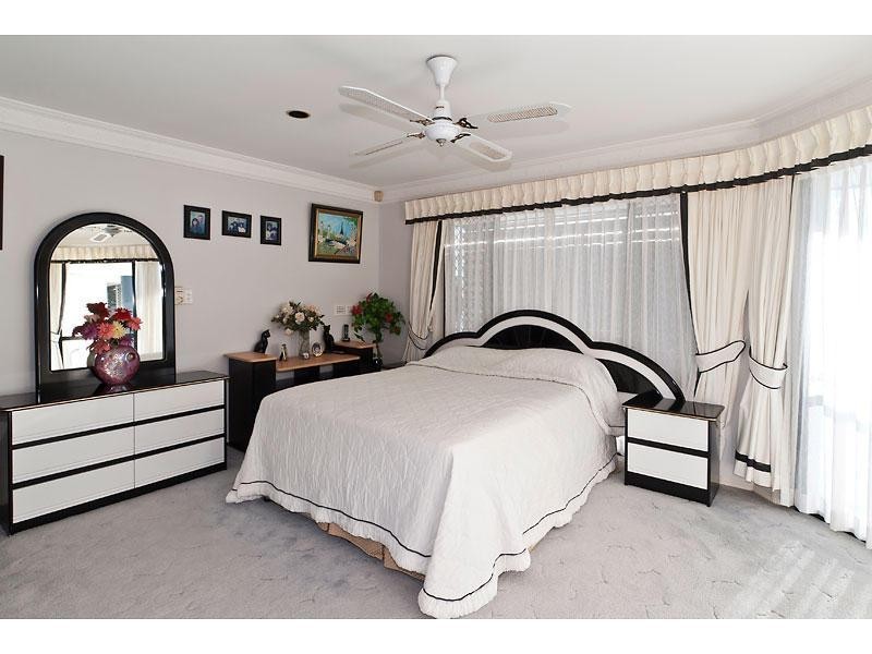 44 Tradewinds Avenue, Paradise Point QLD 4216