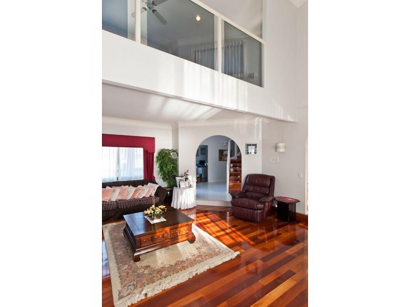 44 Tradewinds Avenue, Paradise Point QLD 4216