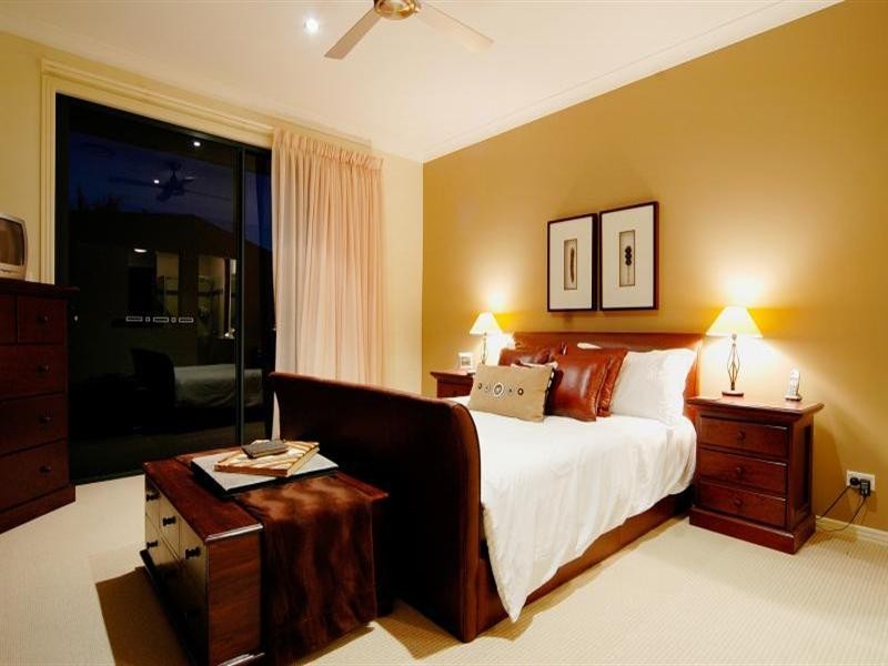 33 Calmwater Crescent, Helensvale QLD 4212