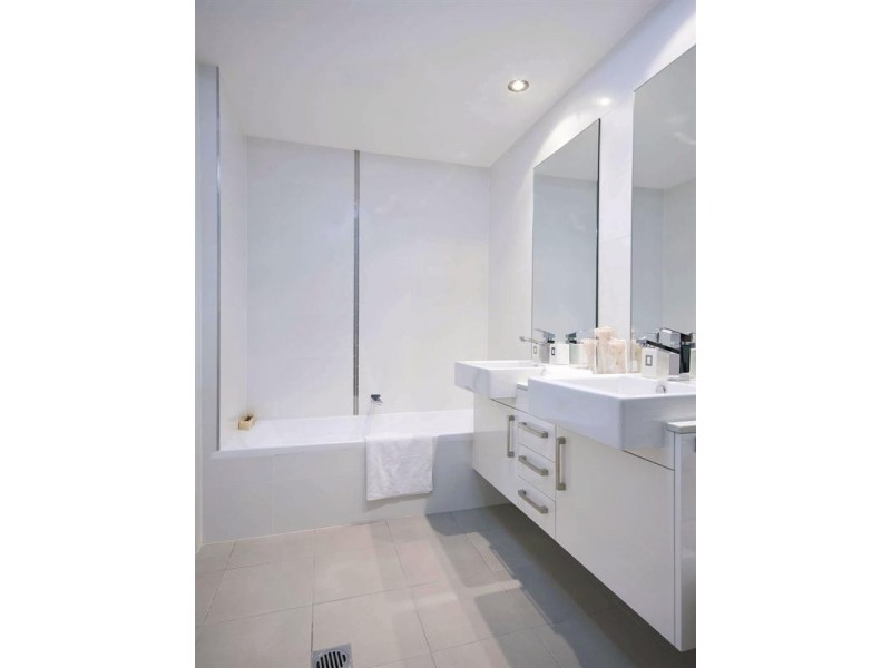 9/7-9 Burra Street, Chevron Island QLD 4217