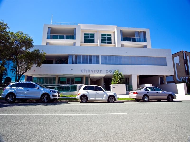 9/7-9 Burra Street, Chevron Island QLD 4217