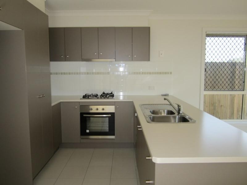 7 Huxley Street, Redbank Plains QLD 4301