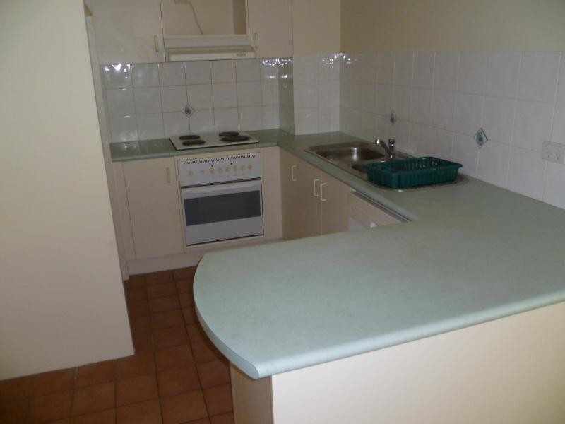 2/45 Pohlman Street, Southport QLD 4215