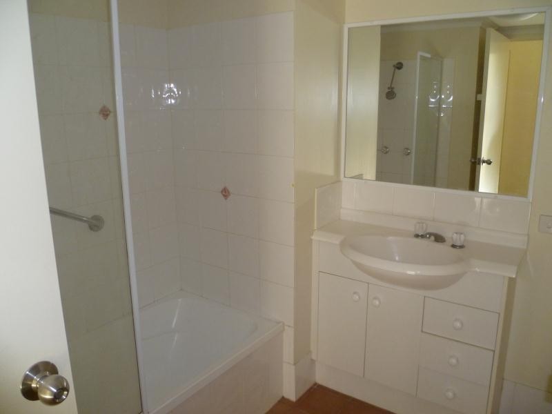 2/45 Pohlman Street, Southport QLD 4215