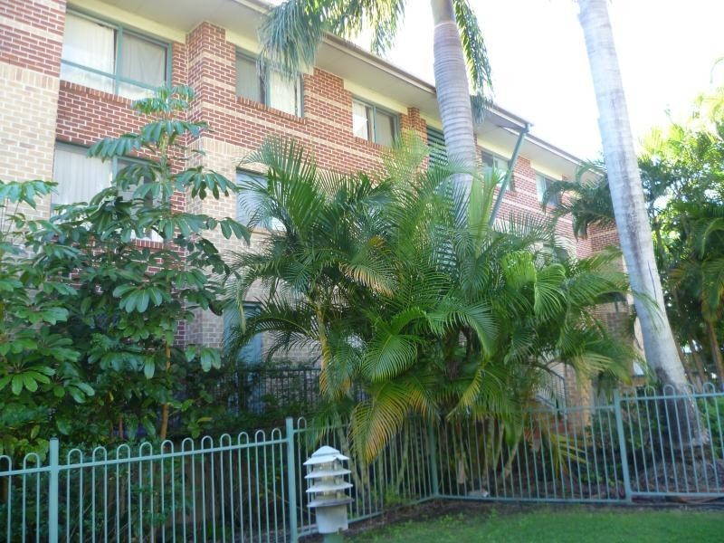 2/45 Pohlman Street, Southport QLD 4215