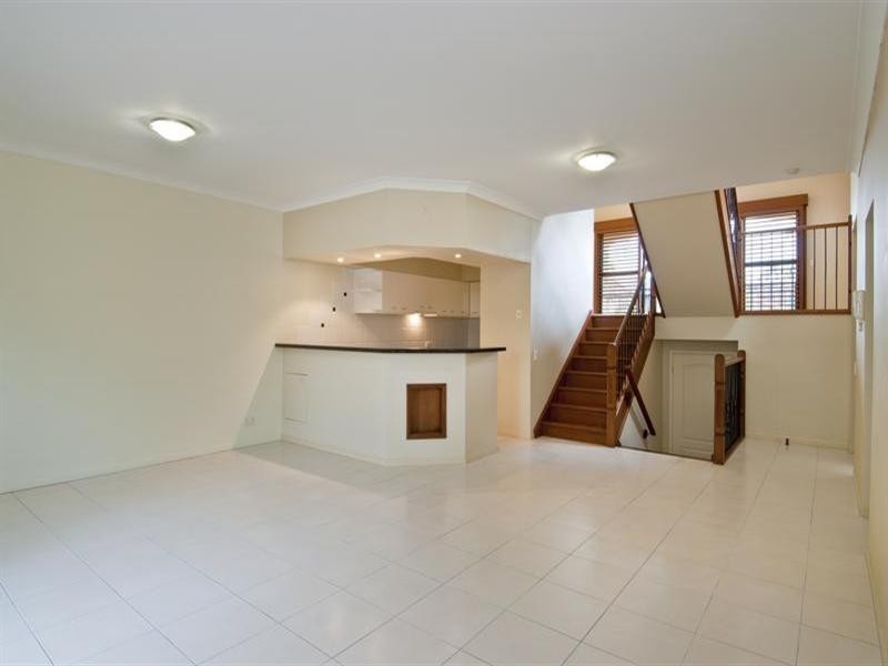 1/43 Sunset Boulevard, Surfers Paradise QLD 4217