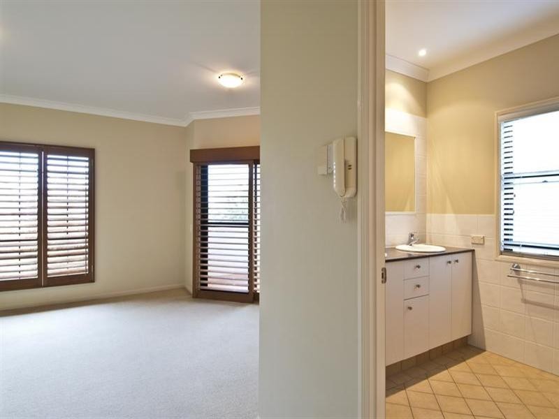 1/43 Sunset Boulevard, Surfers Paradise QLD 4217