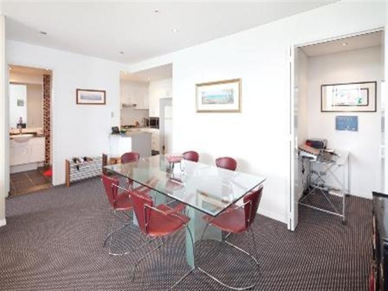 2 Aqua Street, Southport QLD 4215