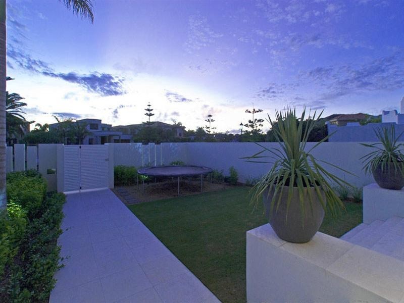 69 The Sovereign Mile, Sovereign Islands QLD 4216