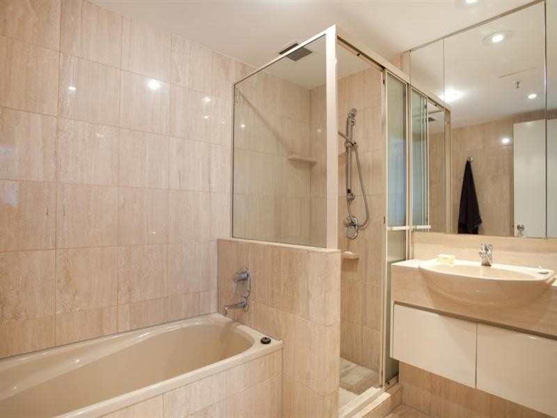 1 Serisier Avenue, Main Beach QLD 4217