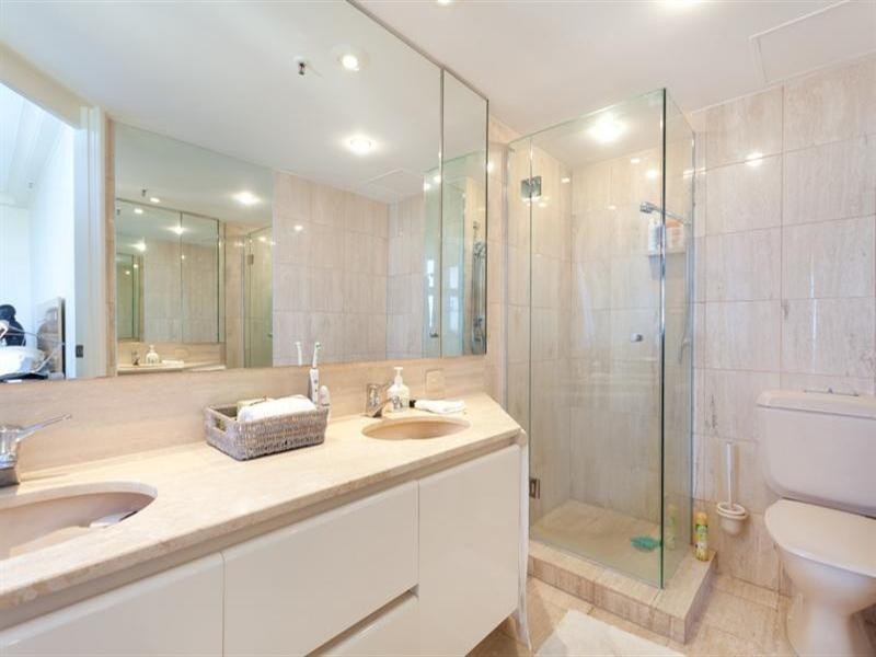 1 Serisier Avenue, Main Beach QLD 4217