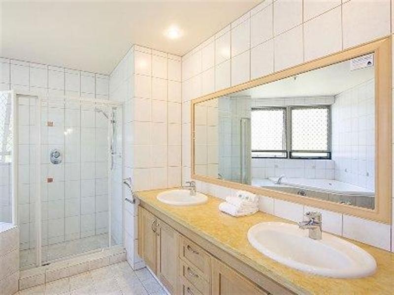 100 Old Burleigh Road, Broadbeach QLD 4218