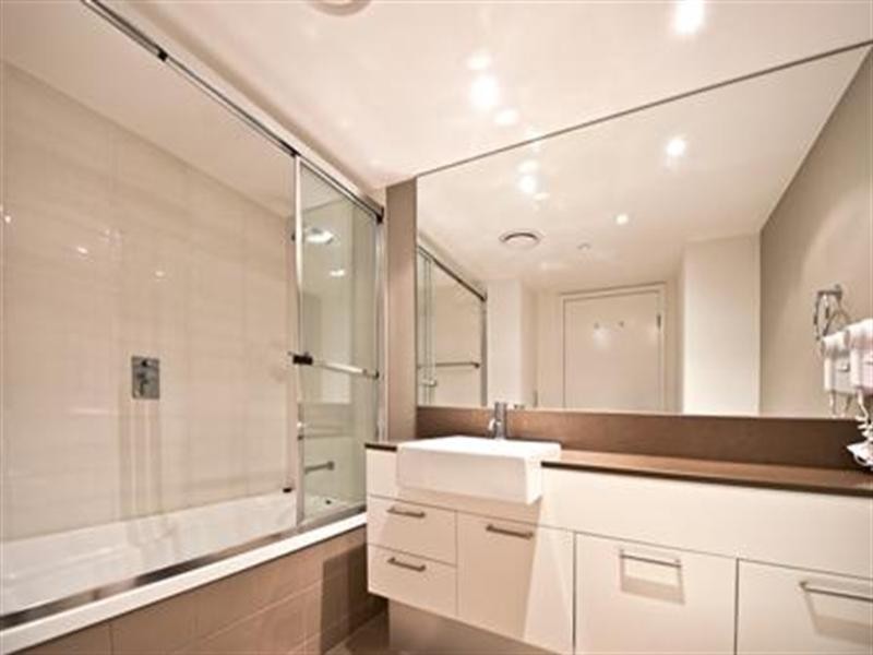 18 Enderley Avenue, Surfers Paradise QLD 4217