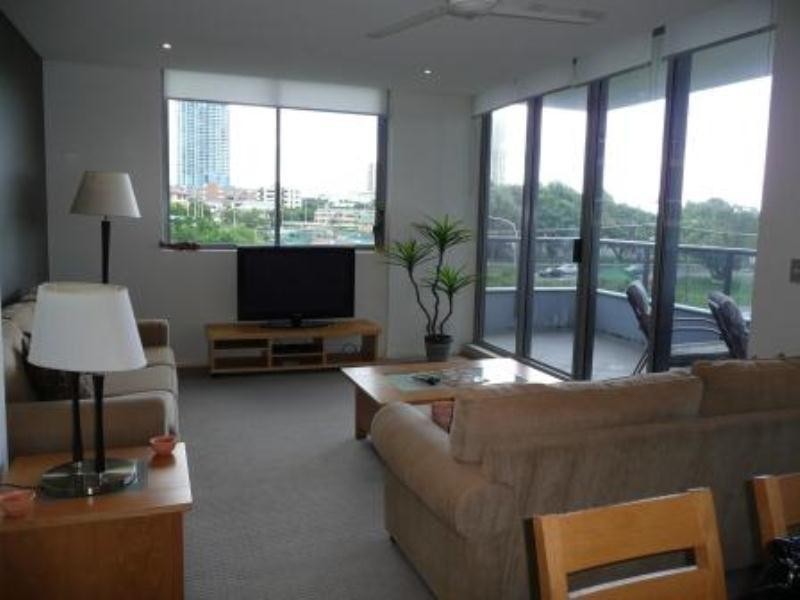 416-3 Como Crescent, Southport QLD 4215