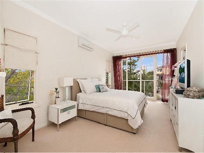 2/52 Burra Street, Chevron Island QLD 4217