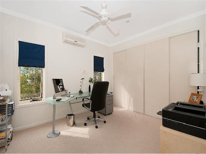 2/52 Burra Street, Chevron Island QLD 4217