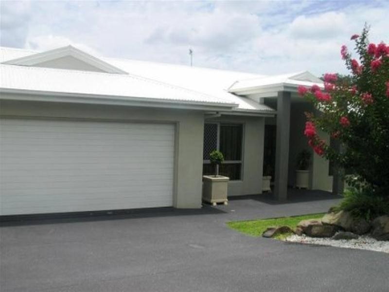 4 Hallmark Court, Ashmore QLD 4214