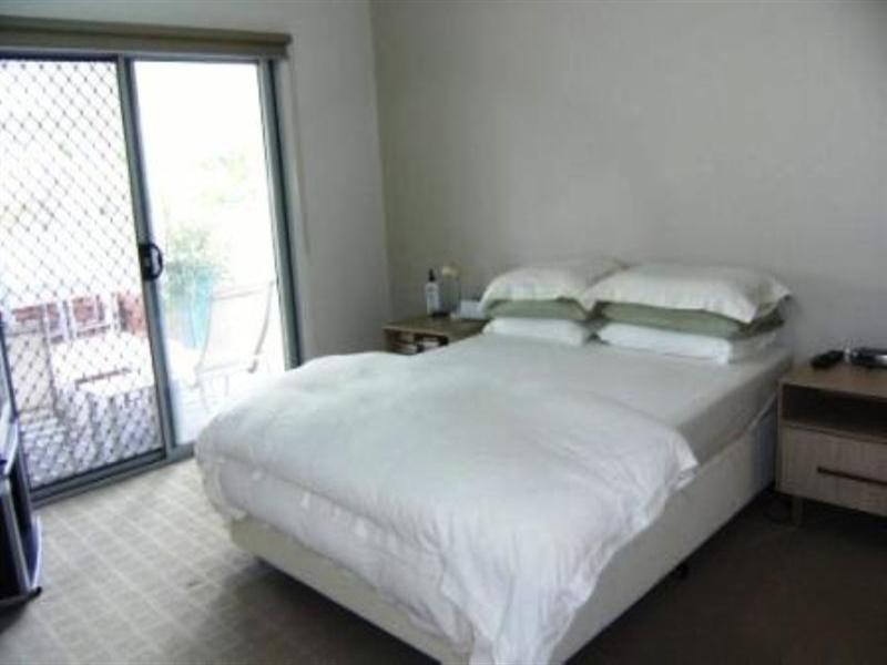 4 Hallmark Court, Ashmore QLD 4214