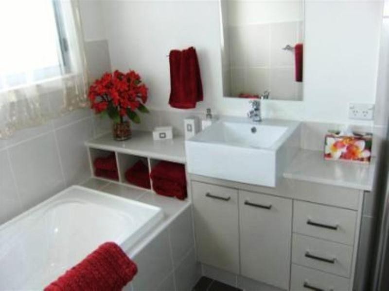 4 Hallmark Court, Ashmore QLD 4214