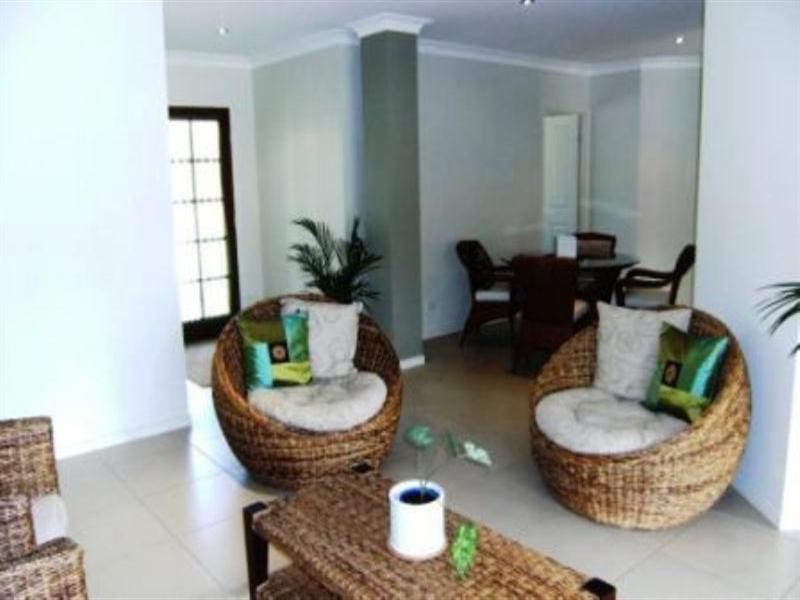 4 Hallmark Court, Ashmore QLD 4214