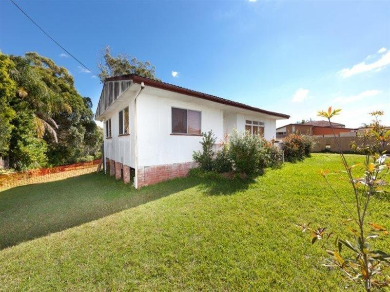 35 Ridgeway Avenue, Southport QLD 4215