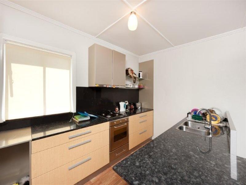 35 Ridgeway Avenue, Southport QLD 4215