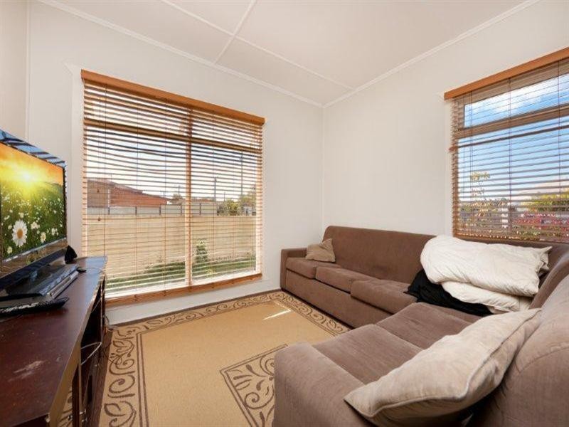 35 Ridgeway Avenue, Southport QLD 4215