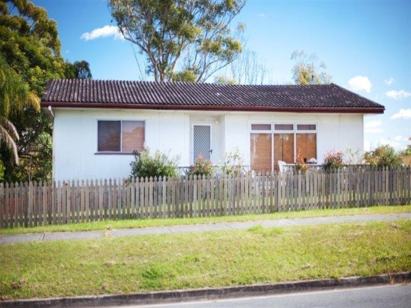 35 Ridgeway Avenue, Southport QLD 4215